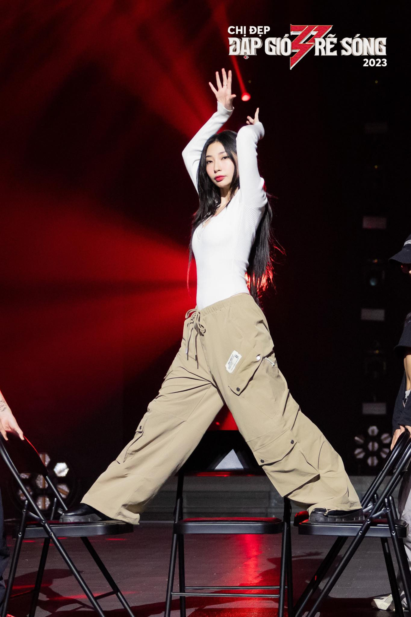 Tại Công diễn 3, Khổng Tú Quỳnh vào nhóm nguy hiểm do thua thử thách nhóm. Ở phần đấu nhảy, dù đứng hạng 3 với 22,83% lượt bình chọn, cô vẫn ra về do thua bình chọn cá nhân. Việc nữ ca sĩ ra về khiến nhiều người tiếc nuối. Cô là một trong những chị đẹp thể hiện ấn tượng nhất trong tập 9. "Đây là lần đầu tôi xem Khổng Tú Quỳnh máu lửa và gợi cảm nhất", cố vấn Trần Thành Trung nhận xét.