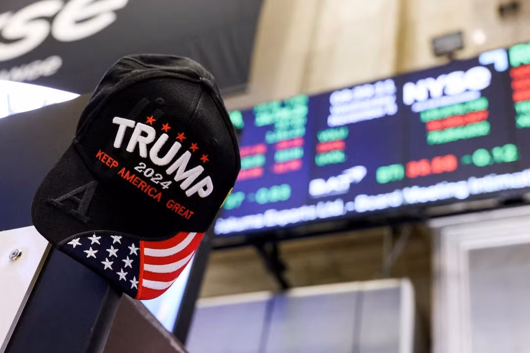 Thị trường biến động mạnh ngày ông Trump trở lại.