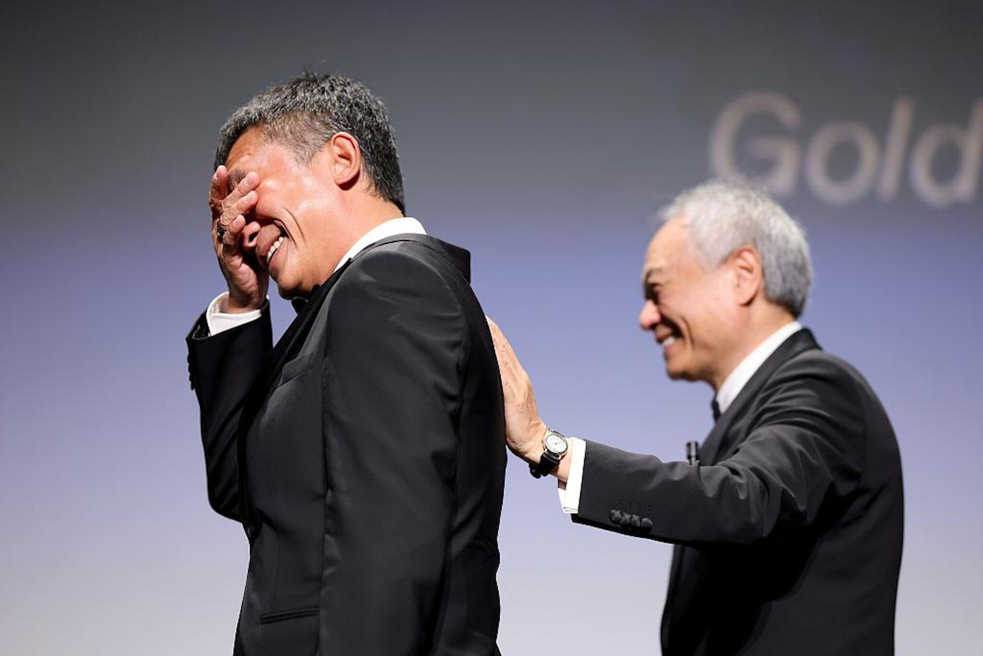 Lương Triều Vỹ nhắc đến Lưu Gia Linh trước tiên khi nhận Sư tử Vàng. Lương Triều Vỹ nhắc đến Lưu Gia Linh trước tiên khi nhận Sư tử Vàng.