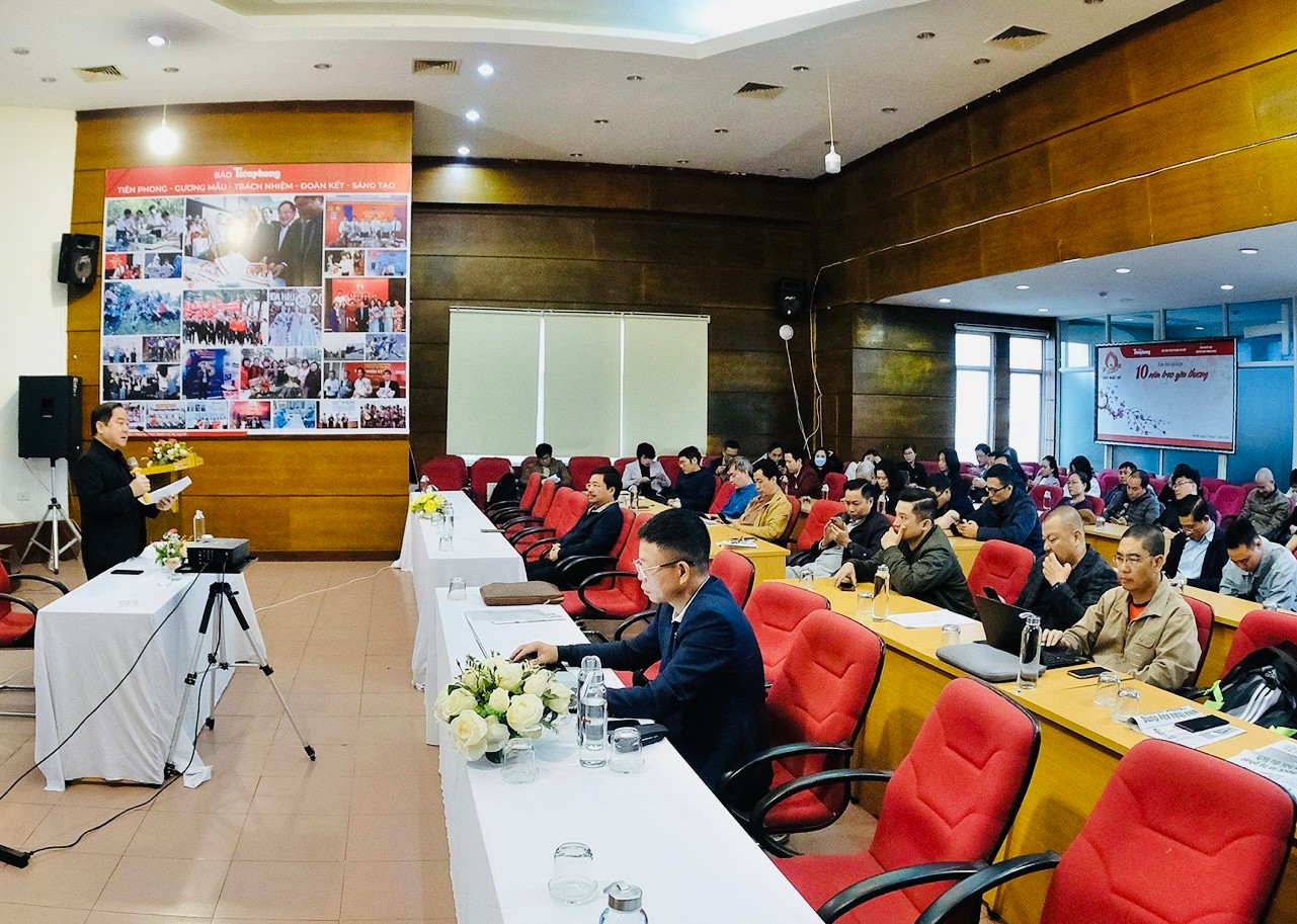 Lãnh đạo báo Tiền Phong phát động toàn cơ quan tích cực tham gia phong trào toàn dân bảo vệ an ninh Tổ quốc 2023. Ảnh: Mạnh Thắng. Lãnh đạo báo Tiền Phong phát động toàn cơ quan tích cực tham gia phong trào toàn dân bảo vệ an ninh Tổ quốc 2023. Ảnh: Mạnh Thắng.