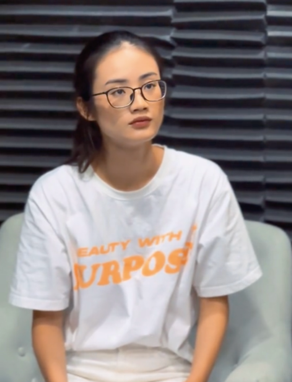 Ý Nhi tập trung vào việc học, làm từ thiện, cải thiện kỹ năng giao tiếp trong ba tháng không xuất hiện trước công chúng. Ý Nhi tập trung vào việc học, làm từ thiện, cải thiện kỹ năng giao tiếp trong ba tháng không xuất hiện trước công chúng.