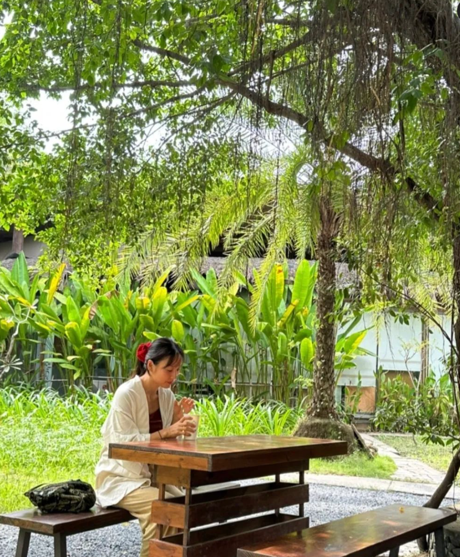 Nữ hoàng gợi cảm Lee Hyori mê cà phê vỉa hè khi tới Việt Nam ảnh 4