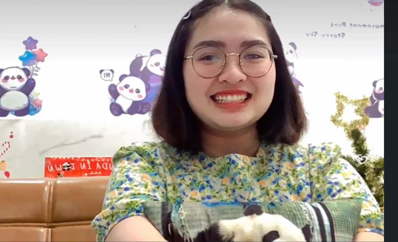 Thiện Nhân trong livestream gần nhất. Thiện Nhân trong livestream gần nhất.