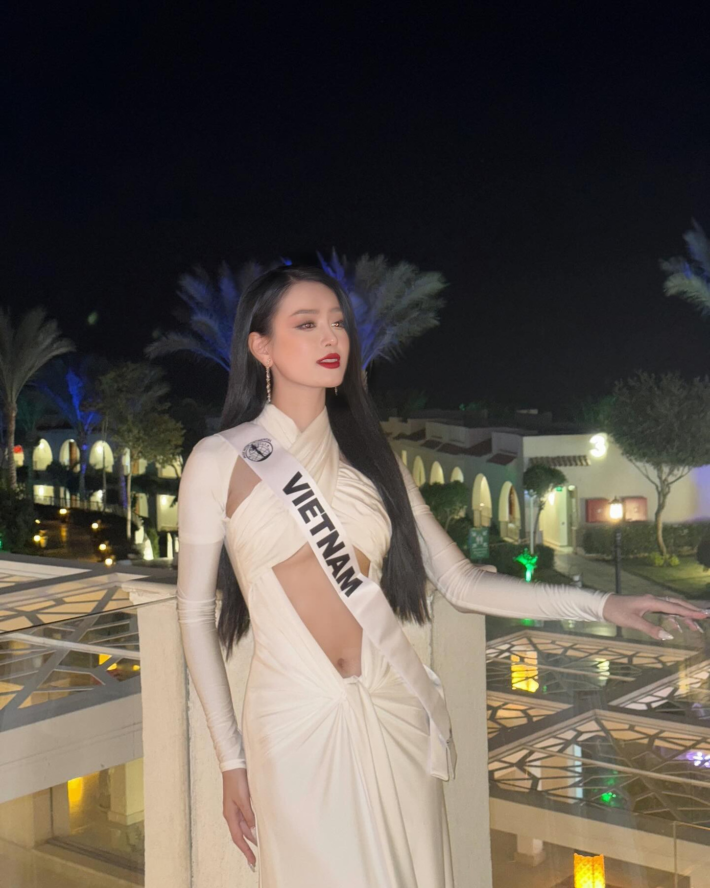 Sau 10 ngày dự thi Miss Intercontinental, Bùi Khánh Linh chỉn chu trong mọi hoạt động và chuẩn bị bước vào phần thi National Costume cùng 52 thí sinh. Chung kết Hoa hậu Liên lục địa diễn ra tối 6/12 (sáng 7/12 giờ Việt Nam) tại Sharm El Sheikh, Ai Cập.