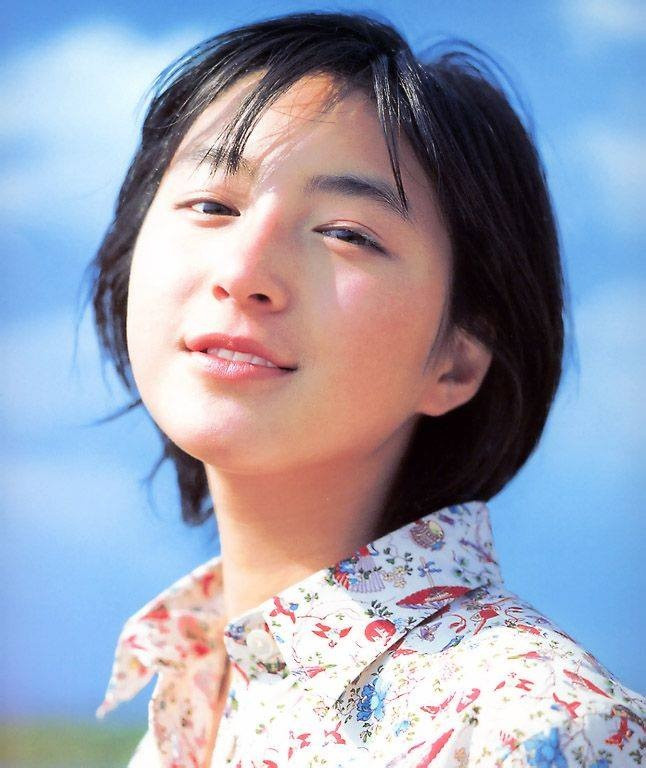 Hình ảnh ngọc nữ trong sáng của Ryoko Hirosue bị hủy hoại. Hình ảnh ngọc nữ trong sáng của Ryoko Hirosue bị hủy hoại.