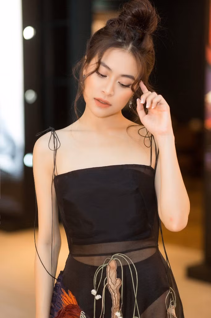Hoàng Thùy Linh nhận nhiều lời khen sau khi See tình trở thành cơn sốt ở Hàn Quốc. Hoàng Thùy Linh nhận nhiều lời khen sau khi See tình trở thành cơn sốt ở Hàn Quốc.