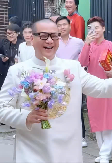 Nhiếp ảnh gia Nguyễn Long và dàn rể phụ trong lễ vu quy.