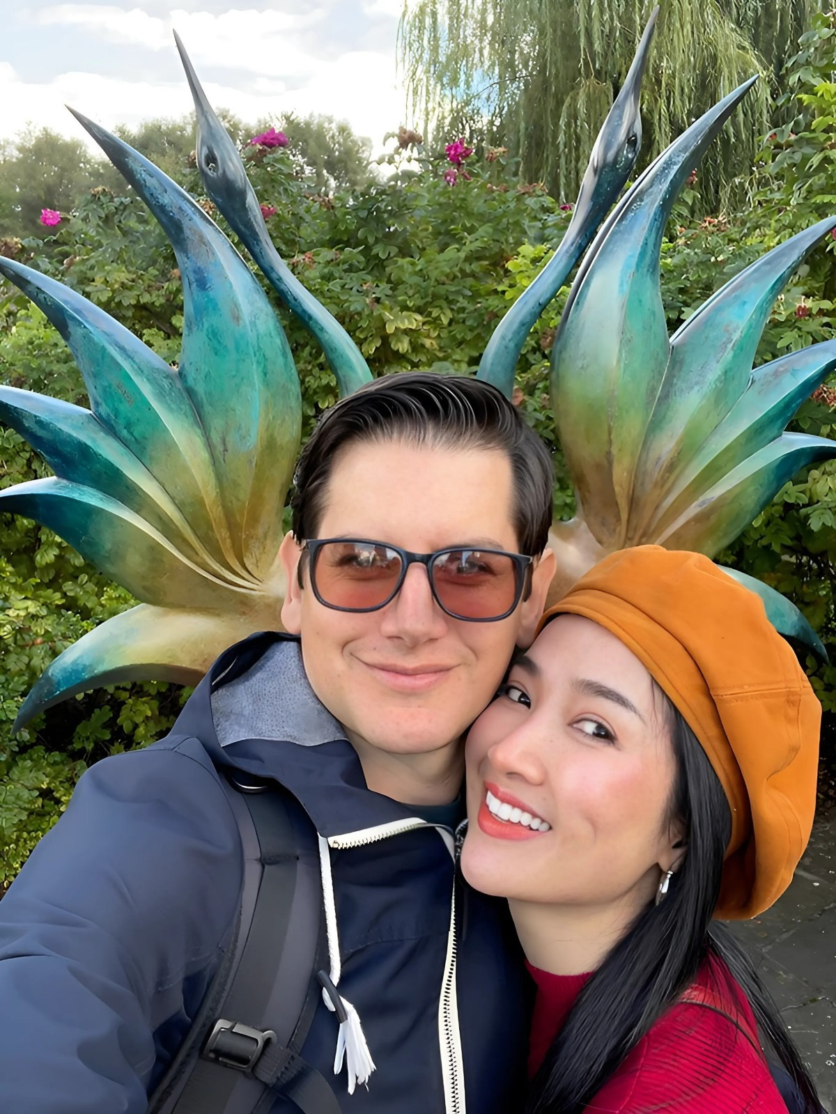 Sau khi thông báo chia tay, diễn viênẢi trần gian không muốn khán giả đánh giá tiêu cực bạn trai. Quỳnh Lam nói Alex tốt bụng, chung thủy, hoàn toàn không có người thứ ba. Cô quyết định kết thúc mối quan hệ kéo dài 13 năm do tình cảm nhạt dần. Hai người vẫn là bạn và giúp đỡ nhau trong cuộc sống. Sau khi thông báo chia tay, diễn viênẢi trần gian không muốn khán giả đánh giá tiêu cực bạn trai. Quỳnh Lam nói Alex tốt bụng, chung thủy, hoàn toàn không có người thứ ba. Cô quyết định kết thúc mối quan hệ kéo dài 13 năm do tình cảm nhạt dần. Hai người vẫn là bạn và giúp đỡ nhau trong cuộc sống.