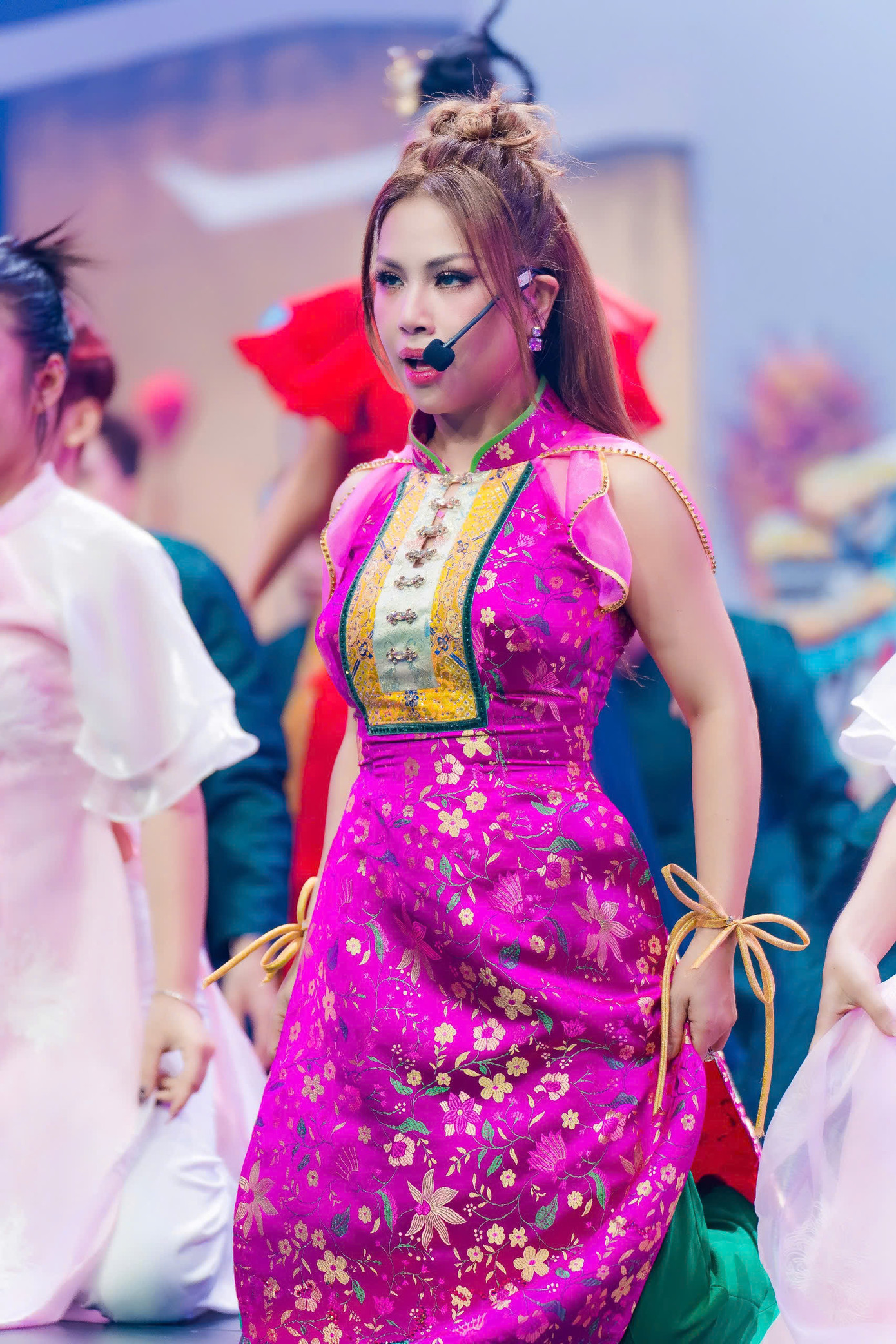 Đội Minh Tuyết dùng "chiêu", lật ngược thế cờ sau đêm chung kết. Đội Minh Tuyết dùng "chiêu", lật ngược thế cờ sau đêm chung kết.