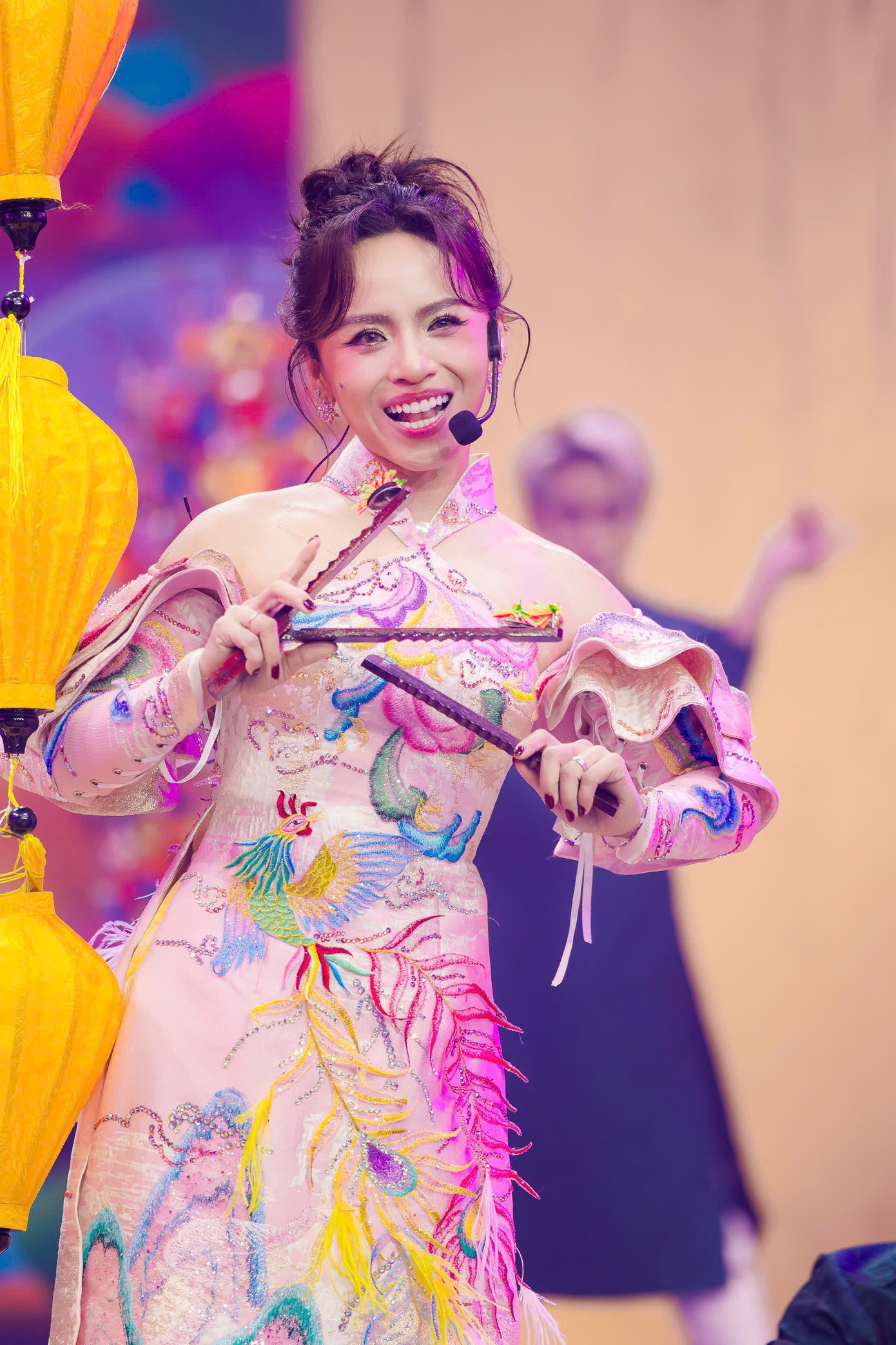 Đội Minh Tuyết dùng "chiêu", lật ngược thế cờ sau đêm chung kết. Đội Minh Tuyết dùng "chiêu", lật ngược thế cờ sau đêm chung kết.