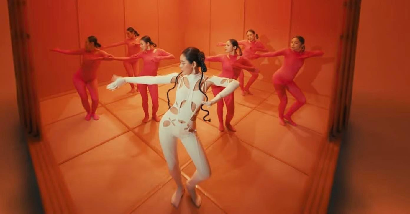 Hình ảnh của Chi Pu trong MV Sashimi. Ảnh: Chi Pu Official. Hình ảnh của Chi Pu trong MV Sashimi. Ảnh: Chi Pu Official.