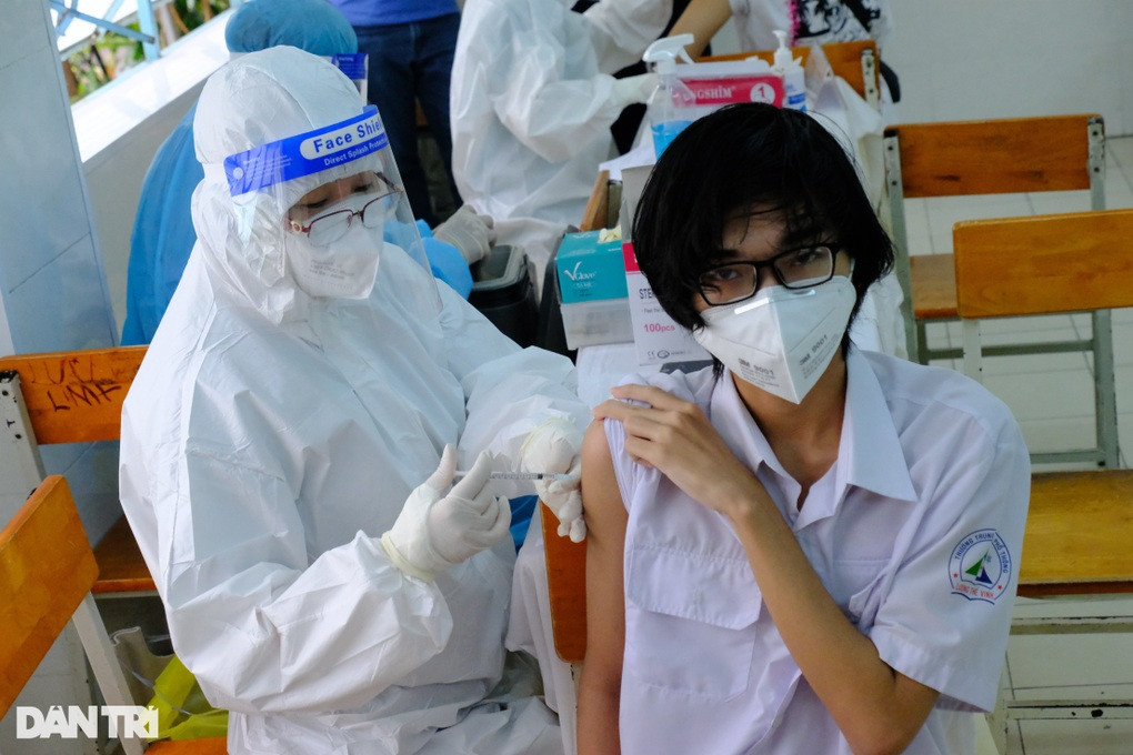 Theo Sở Y tế TPHCM, việc lo lắng bị rối loạn đông máu do đã từng tiêm vaccine Covid-19 là không có cơ sở (Ảnh: Hoàng Lê). Theo Sở Y tế TPHCM, việc lo lắng bị rối loạn đông máu do đã từng tiêm vaccine Covid-19 là không có cơ sở (Ảnh: Hoàng Lê).