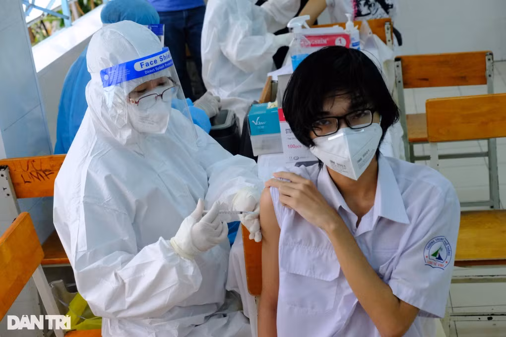 Theo Sở Y tế TPHCM, việc lo lắng bị rối loạn đông máu do đã từng tiêm vaccine Covid-19 là không có cơ sở (Ảnh: Hoàng Lê). Theo Sở Y tế TPHCM, việc lo lắng bị rối loạn đông máu do đã từng tiêm vaccine Covid-19 là không có cơ sở (Ảnh: Hoàng Lê).