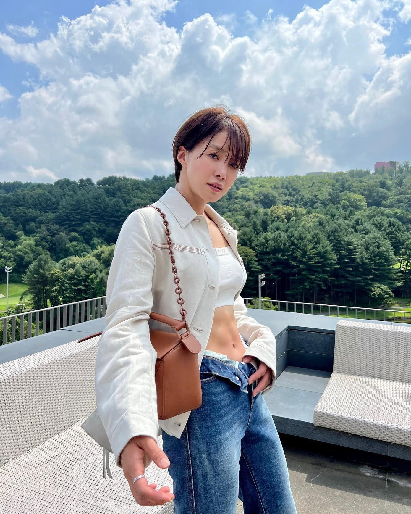 Cựu thành viên Sistar Hyolyn và nữ diễn viên Lee Si Young đang đi ngược định kiến phụ nữ phải mềm mại tại showbiz Hàn. Ảnh: Wire, Instagram. Cựu thành viên Sistar Hyolyn và nữ diễn viên Lee Si Young đang đi ngược định kiến phụ nữ phải mềm mại tại showbiz Hàn. Ảnh: Wire, Instagram.