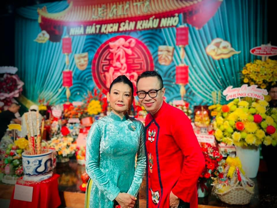 Bà bầu Mỹ Uyên tổ chức giỗ Tổ long trọng tại Nhà hát kịch sân khấu nhỏ. Hàng năm, nữ nghệ sĩ cúng lớn, tri ân Tổ nghiệp.