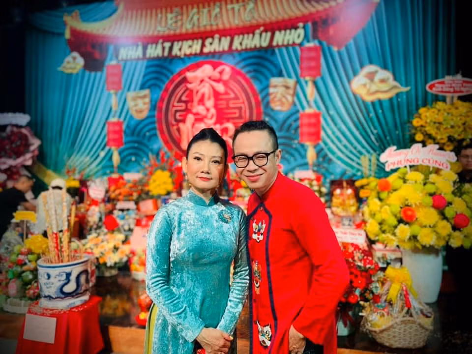 Bà bầu Mỹ Uyên tổ chức giỗ Tổ long trọng tại Nhà hát kịch sân khấu nhỏ. Hàng năm, nữ nghệ sĩ cúng lớn, tri ân Tổ nghiệp.