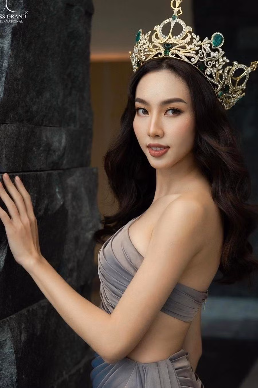Thùy Tiên bị bà Đặng Thùy Trang kiện trước thềm kết thúc nhiệm kỳ Hoa hậu Hòa bình Quốc tế 2021.