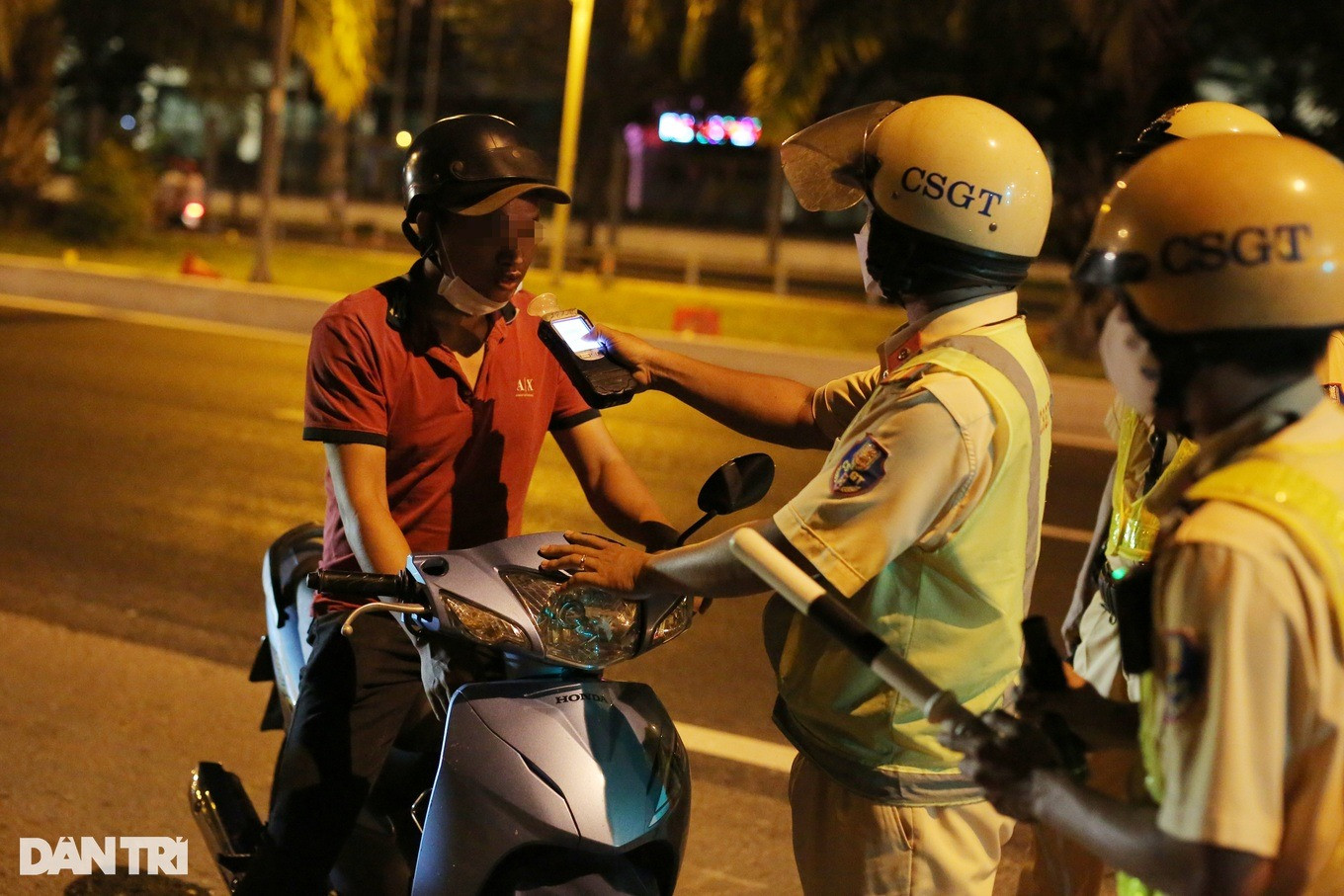 Anh N.N.H. bị CSGT phạt 4,5 triệu đồng vì vi phạm nồng độ cồn (Ảnh: An Huy).