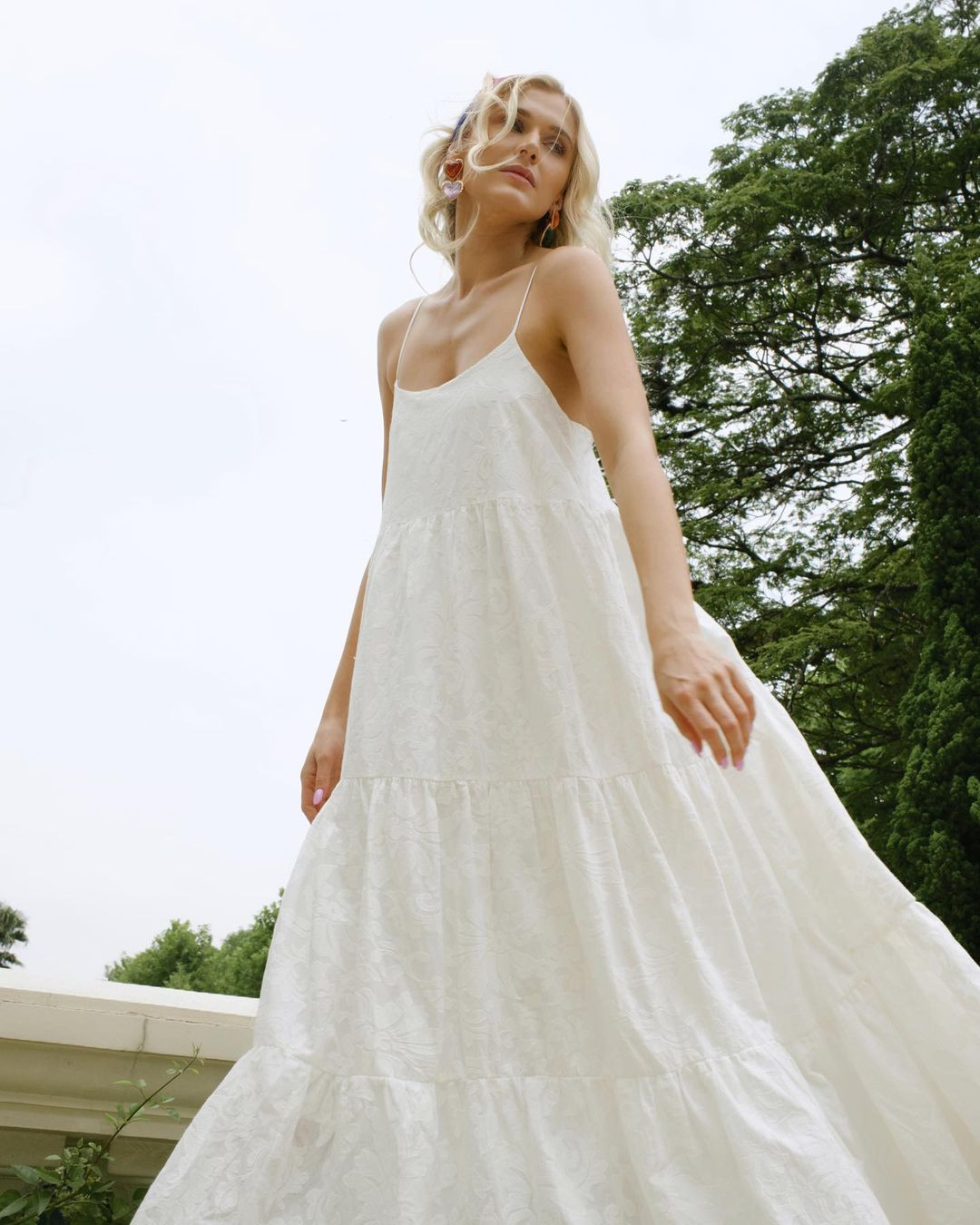 Cận cảnh vẻ đẹp nàng thơ của người đẹp 32 tuổi. Cô vẫn giữ được vóc dáng thon gọn sau khi sinh con cho Ro béo.