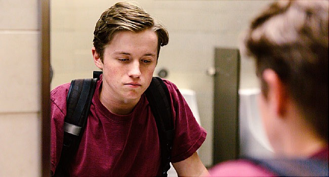 Đàn ông cũng bị quấy rối tình dục bởi phụ nữ và chính những người đàn ông khác. Đàn ông cũng bị quấy rối tình dục bởi phụ nữ và chính những người đàn ông khác.