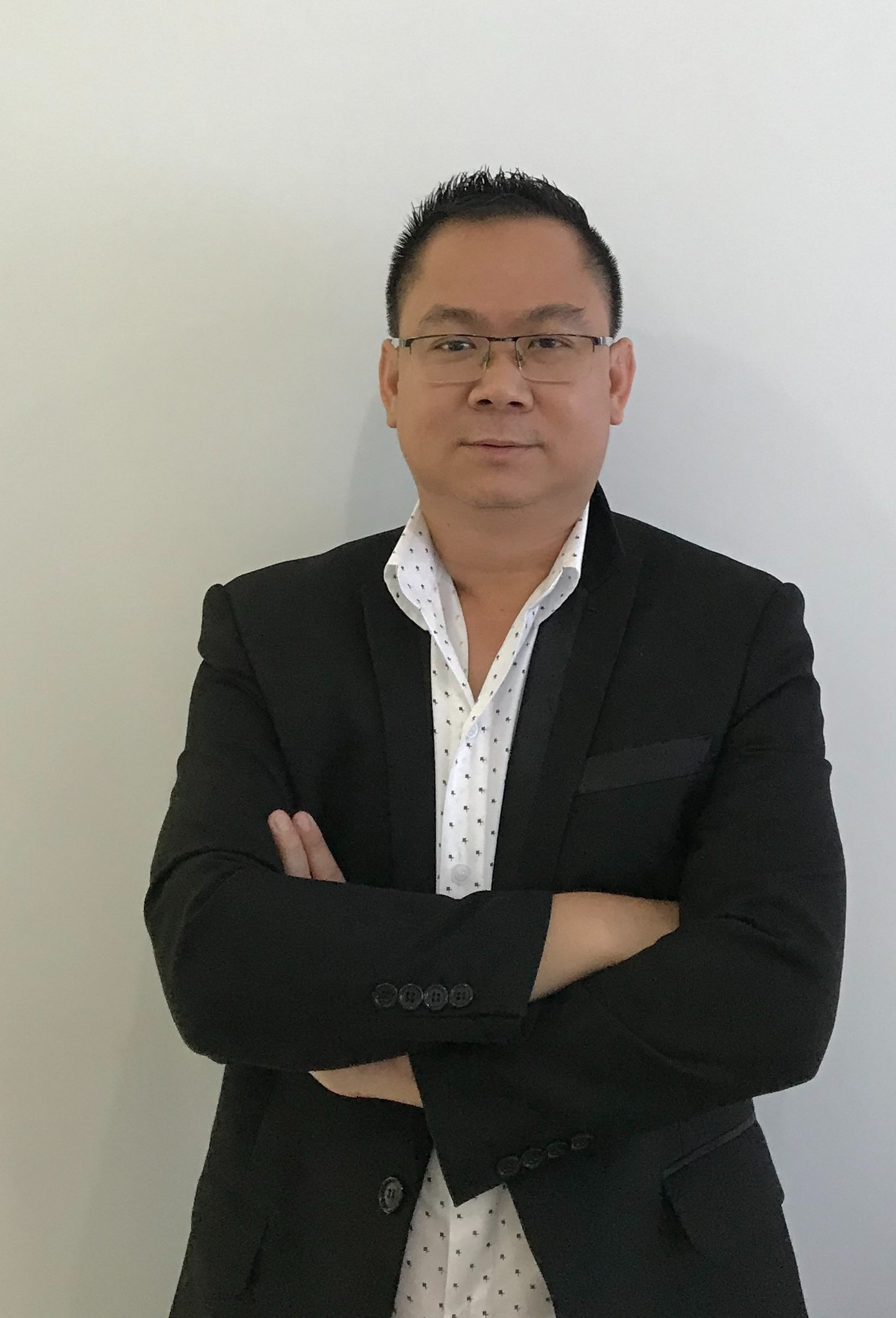 Đạo diễn, nhà sản xuất phim Cao Tùng. Đạo diễn, nhà sản xuất phim Cao Tùng.