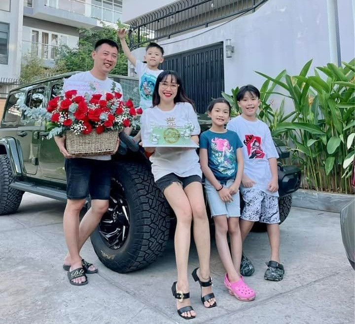 Gia đình Ốc Thanh Vân chu du khắp nơi, cuộc sống viên mãn.