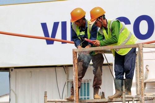 Về gói thầu 5.10 sau hơn 3 tháng, đại diện đơn vị tư vấn giám sát liên danh nhà thầu JAC - CONINCO thông tin, các bên vẫn đang thực hiện đúng tiến độ đề ra. Tuy nhiên, để hoàn thành gói thầu nhà ga hành khách trong 39 tháng, các nhà thầu cần nỗ lực nhiều hơn trong thời gian tới.