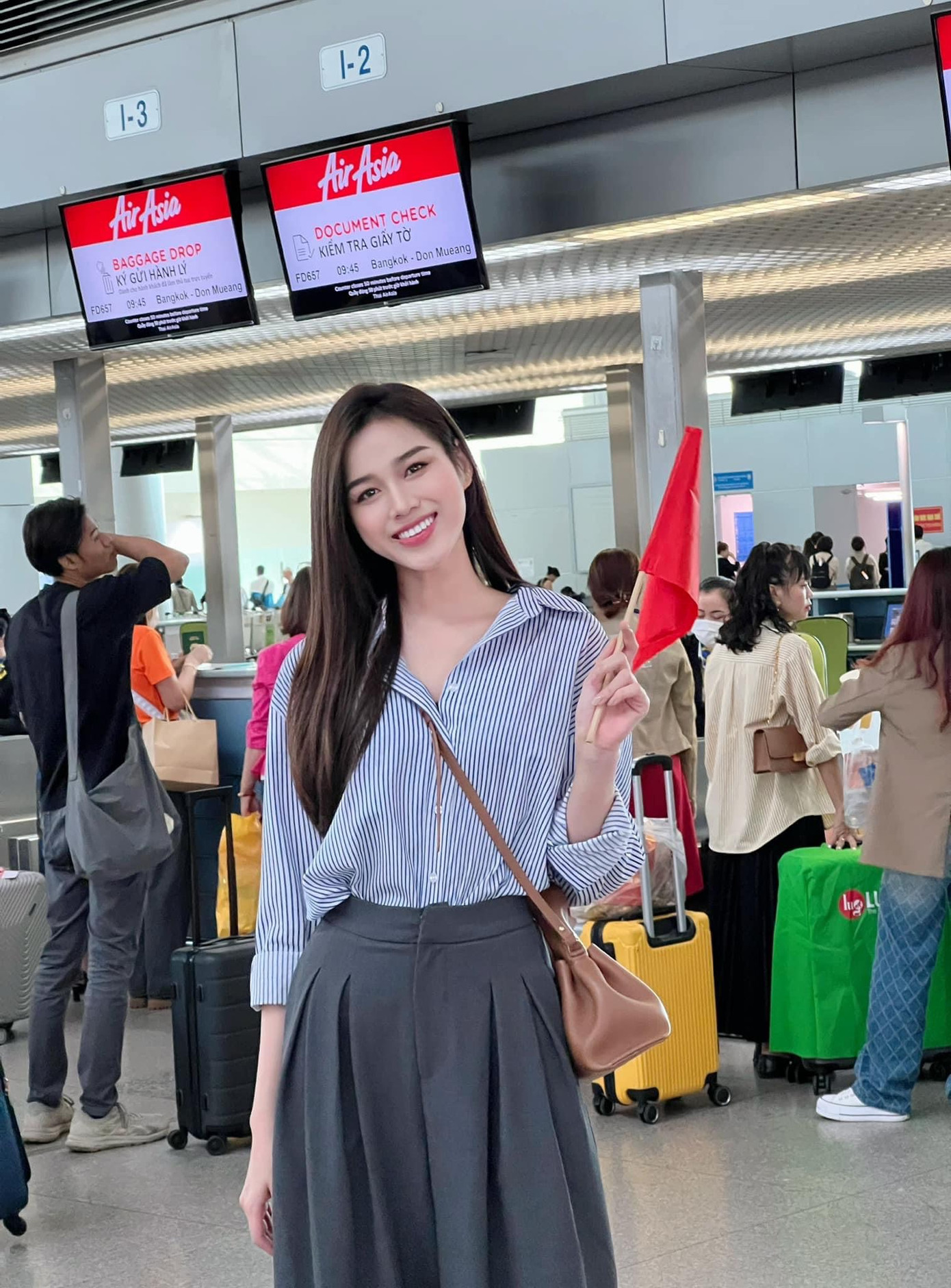 Tại Liên hoan Thanh niên, Đỗ Thị Hà cho biết cô cảm nhận rõ tinh thần và sức sống trẻ khi các hoạt động giao lưu luôn diễn ra nhằm kết nối và trao đổi cùng nhau mà không có bất kỳ áp lực nào. "Tôi cùng các bạn trẻ khác được nói lên tiếng nói, đóng góp những quan điểm của bản thân vào những vấn đề chung của thế giới", Hoa hậu Việt Nam 2020 nói.