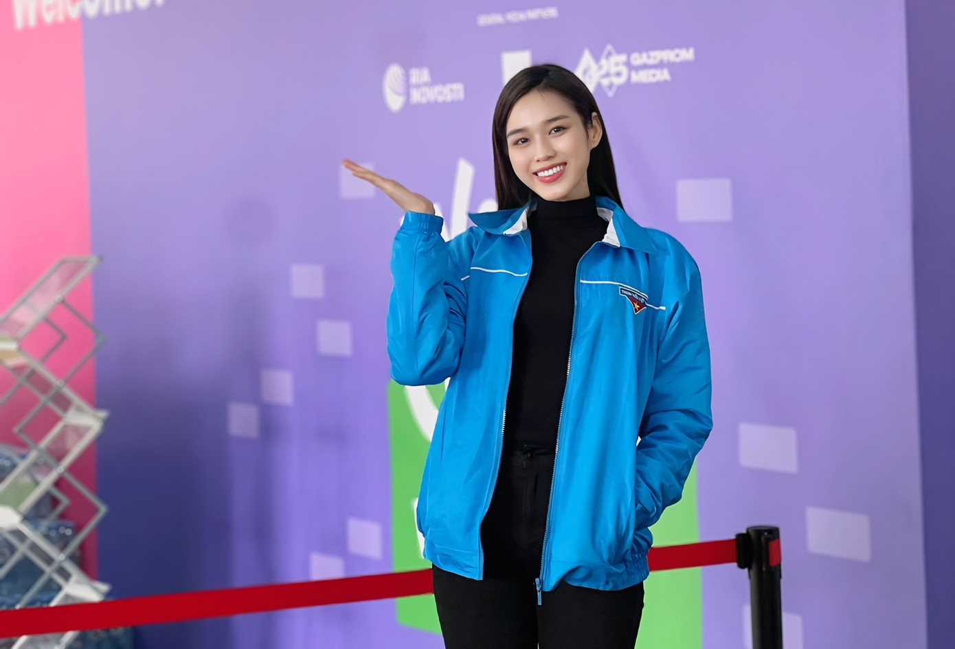 Hoa hậu Đỗ Thị Hà đang có chuyến công tác 7 ngày ở Nga tham dự chương trình World Youth Festival - Liên hoan Thanh niên Thế giới 2024. Cô là một trong 111 đại biểu Việt Nam được cử đến sự kiện, dưới sự đồng ý của Ban Bí thư Trung ương Đảng và Trung ương Đoàn.