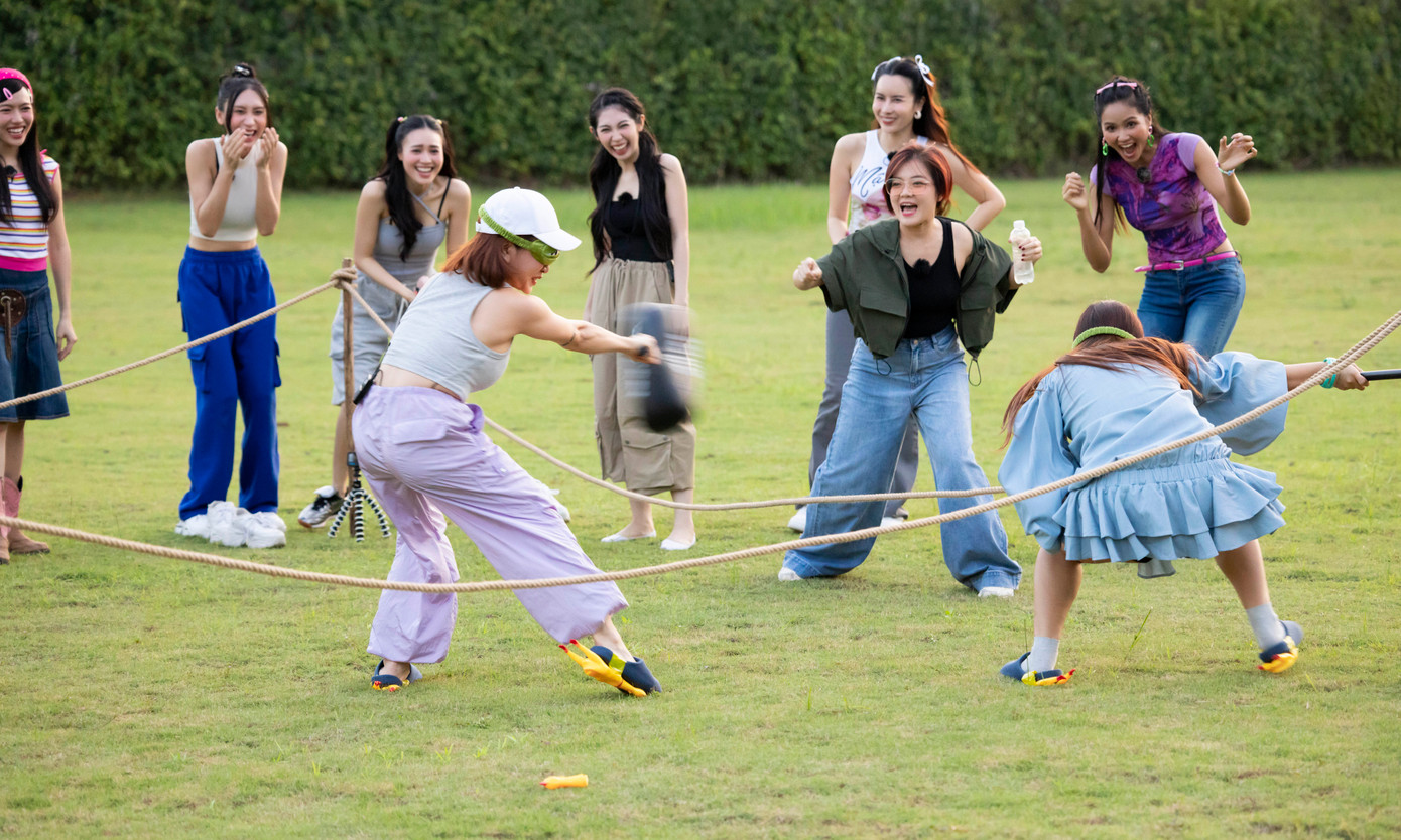 Ê-kíp lồng ghép nhiều hoạt động ngoài lề trong Chị đẹp mùa đầu.