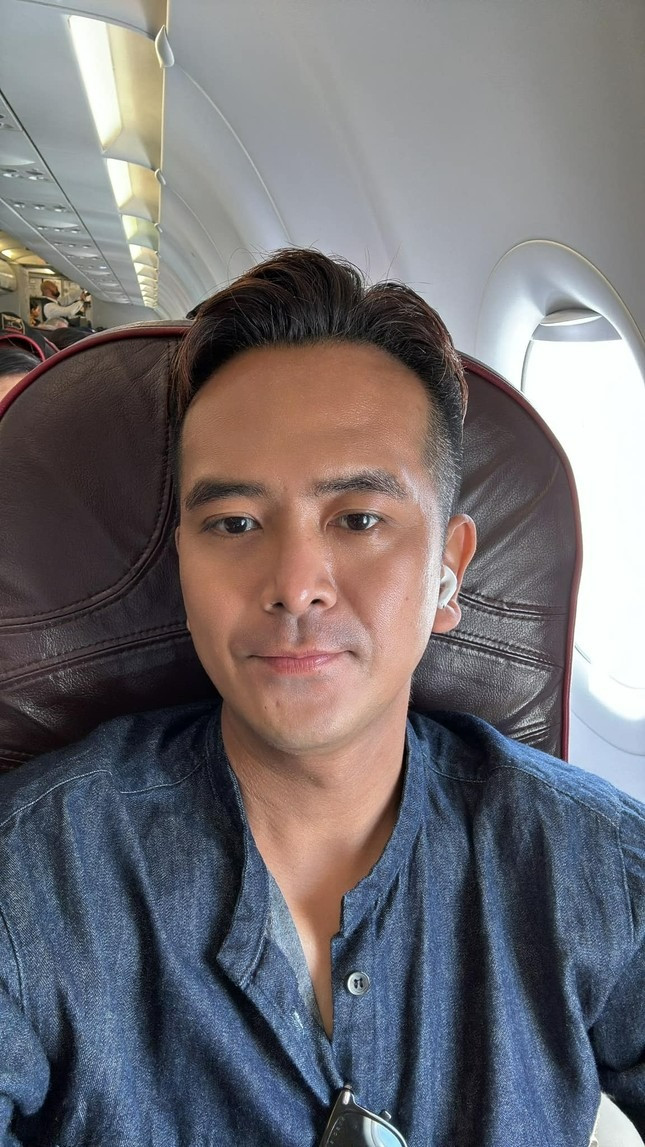 Diễn viên Hùng Thuận và bạn gái hiện tại. Diễn viên Hùng Thuận và bạn gái hiện tại.