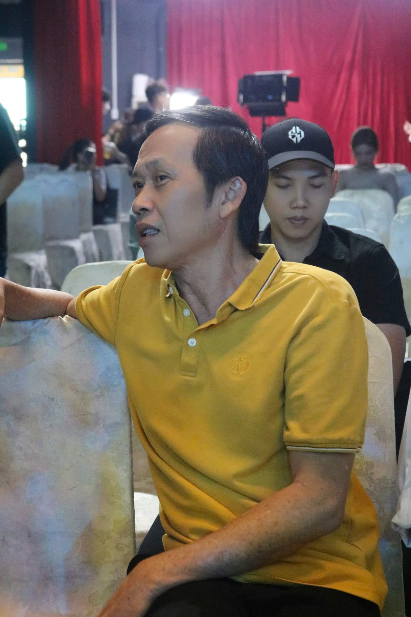 NSƯT Hoài Linh trong lần hiếm hoi xuất hiện ở chỗ đông người.