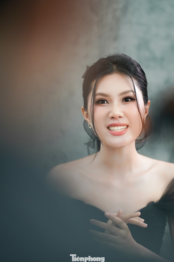 Để chọn ra 5 cái tên vào top 5 Hoa hậu Việt Nam, Thùy Nhiên gọi tên Minh Thu, Thanh Thảo, Linh Đan, một cô gái Huế. Cô gái đến từ Vĩnh Long cũng mong muốn bản thân được gọi tên vào top 5.