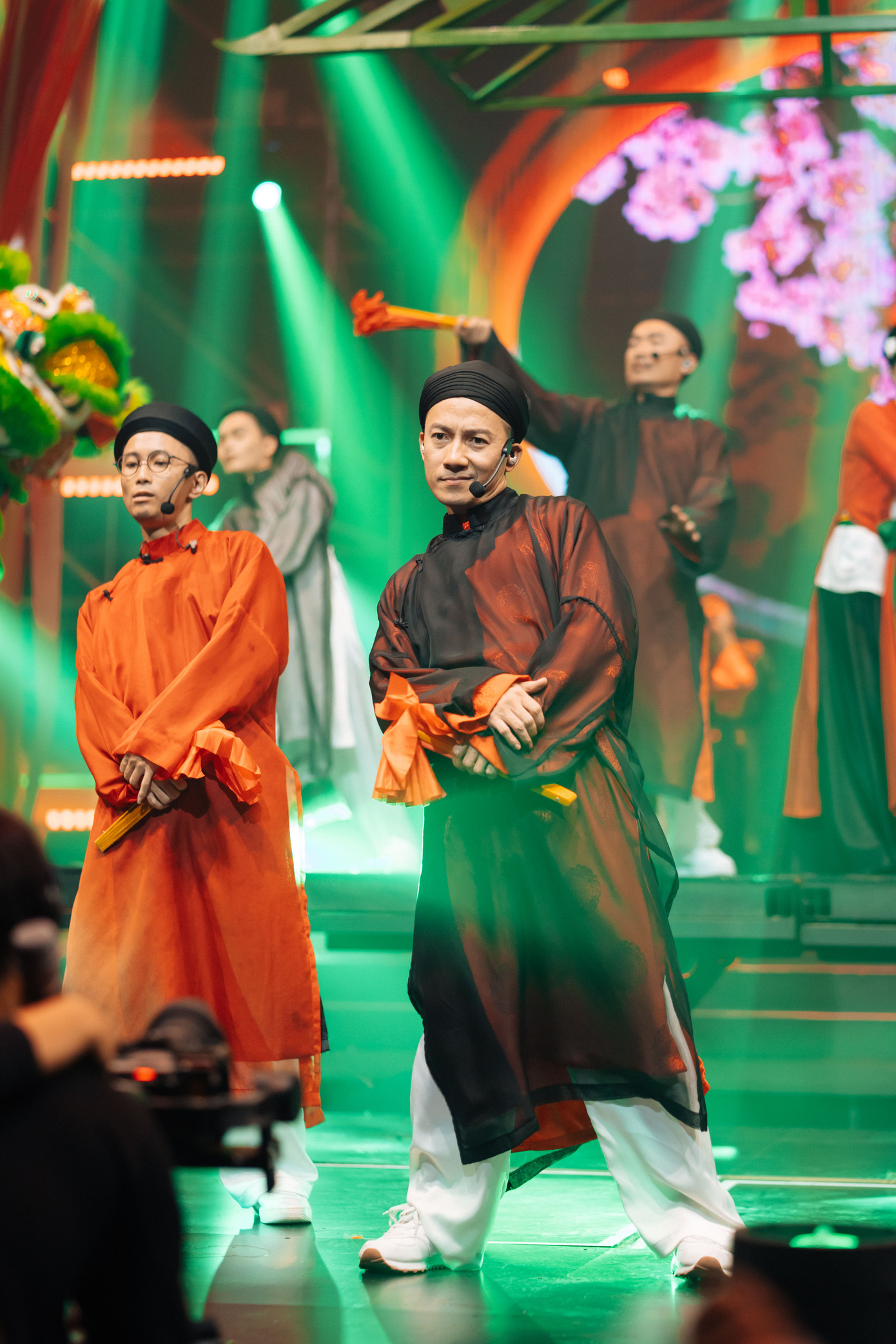 Tiến Đạt và các thành viên Nhà Trẻ có màn trình diễn nỗ lực ở Công diễn 4. Tiến Đạt và các thành viên Nhà Trẻ có màn trình diễn nỗ lực ở Công diễn 4.