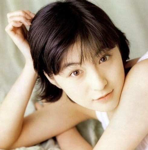 Hình ảnh ngọc nữ trong sáng của Ryoko Hirosue bị hủy hoại. Hình ảnh ngọc nữ trong sáng của Ryoko Hirosue bị hủy hoại.