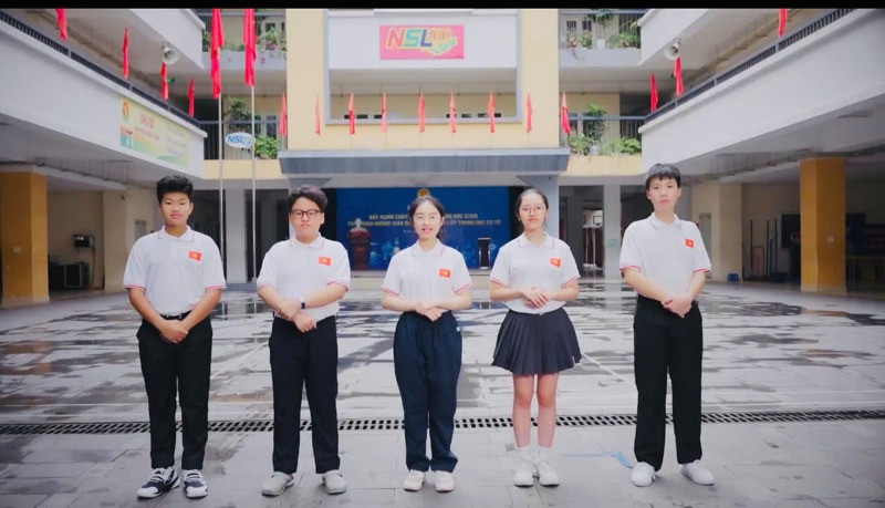 Nhóm học sinh trường THCS Ngô Sĩ Liên, THCS Chu Văn An và THPT Nhân Chính - Hà Nội đạt thành tích xuất sắc nhất. Nhóm học sinh trường THCS Ngô Sĩ Liên, THCS Chu Văn An và THPT Nhân Chính - Hà Nội đạt thành tích xuất sắc nhất.