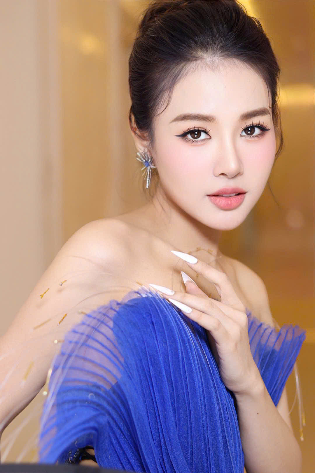 Cận nhan sắc Á hậu Đỗ Hà Trang tại Hoa hậu Hoàn cầu Quốc tế 2024. The Miss Globe là cuộc thi sắc đẹp tổ chức thường niên từ năm 1925. Ban đầu, cuộc thi mang tên Dream Girl International, sau đó đổi tên thành The Miss Globe vào năm 1975. Cuộc thi Hoa hậu Hoàn hậu Quốc tế 2024 tổ chức tại Albania, đêm chung kết diễn ra ngày 15/10. Cận nhan sắc Á hậu Đỗ Hà Trang tại Hoa hậu Hoàn cầu Quốc tế 2024. The Miss Globe là cuộc thi sắc đẹp tổ chức thường niên từ năm 1925. Ban đầu, cuộc thi mang tên Dream Girl International, sau đó đổi tên thành The Miss Globe vào năm 1975. Cuộc thi Hoa hậu Hoàn hậu Quốc tế 2024 tổ chức tại Albania, đêm chung kết diễn ra ngày 15/10.