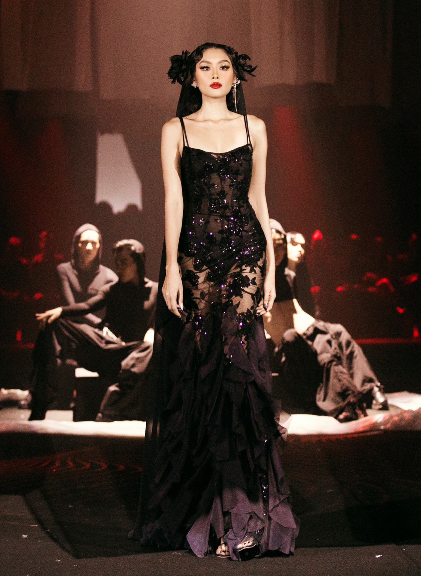 Thảo Nhi Lê nói cô thất vọng khi không thể thi Hoa hậu Hoàn vũ. Thảo Nhi Lê nói cô thất vọng khi không thể thi Hoa hậu Hoàn vũ.