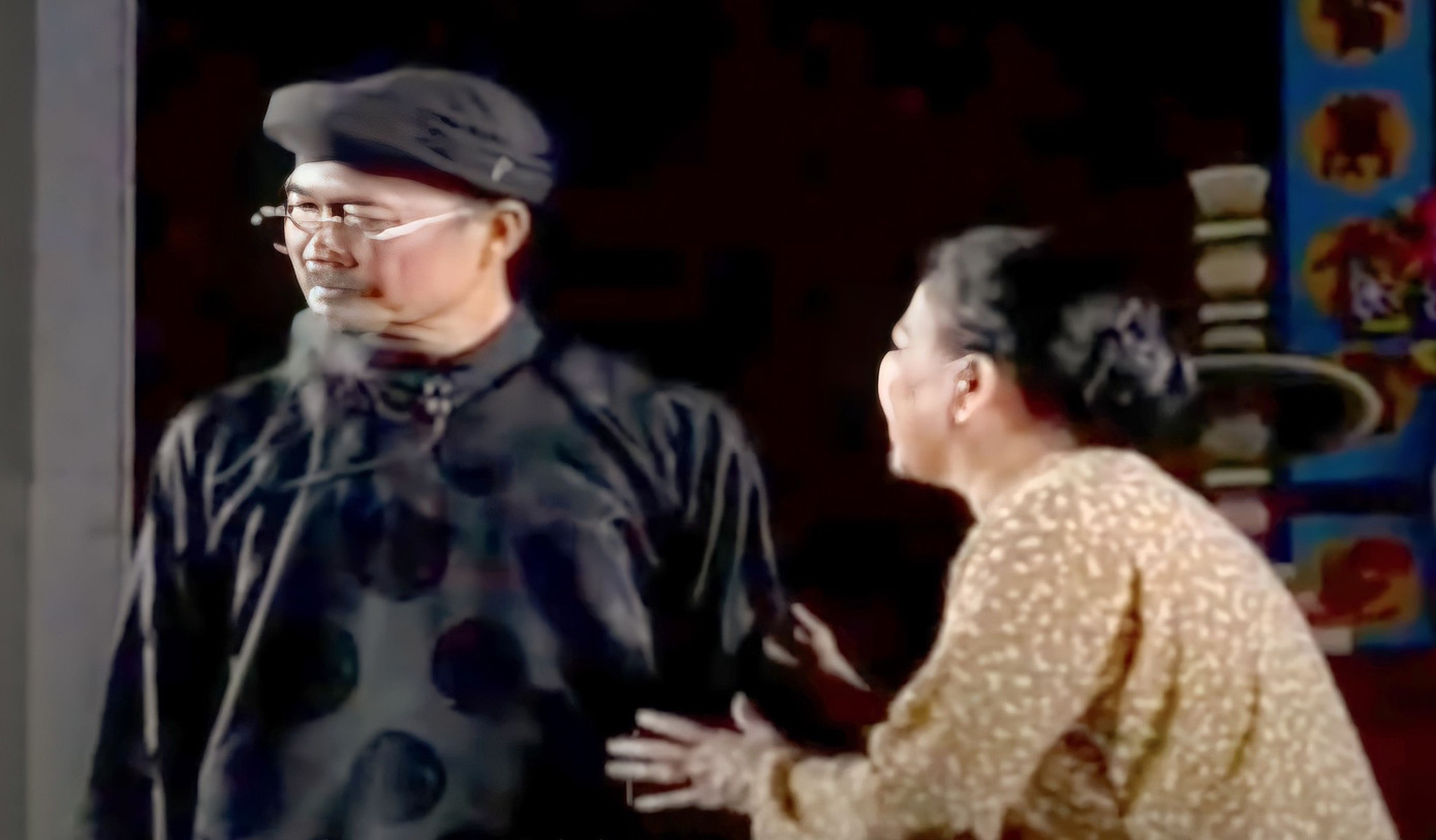 Nghệ sĩ Hồng Nga và NSND Bạch Tuyết trong vai người vợ cam chịu trước người chồng gia trưởng, khắc nghiệt ở Tô Ánh Nguyệt và Đời cô Lựu.