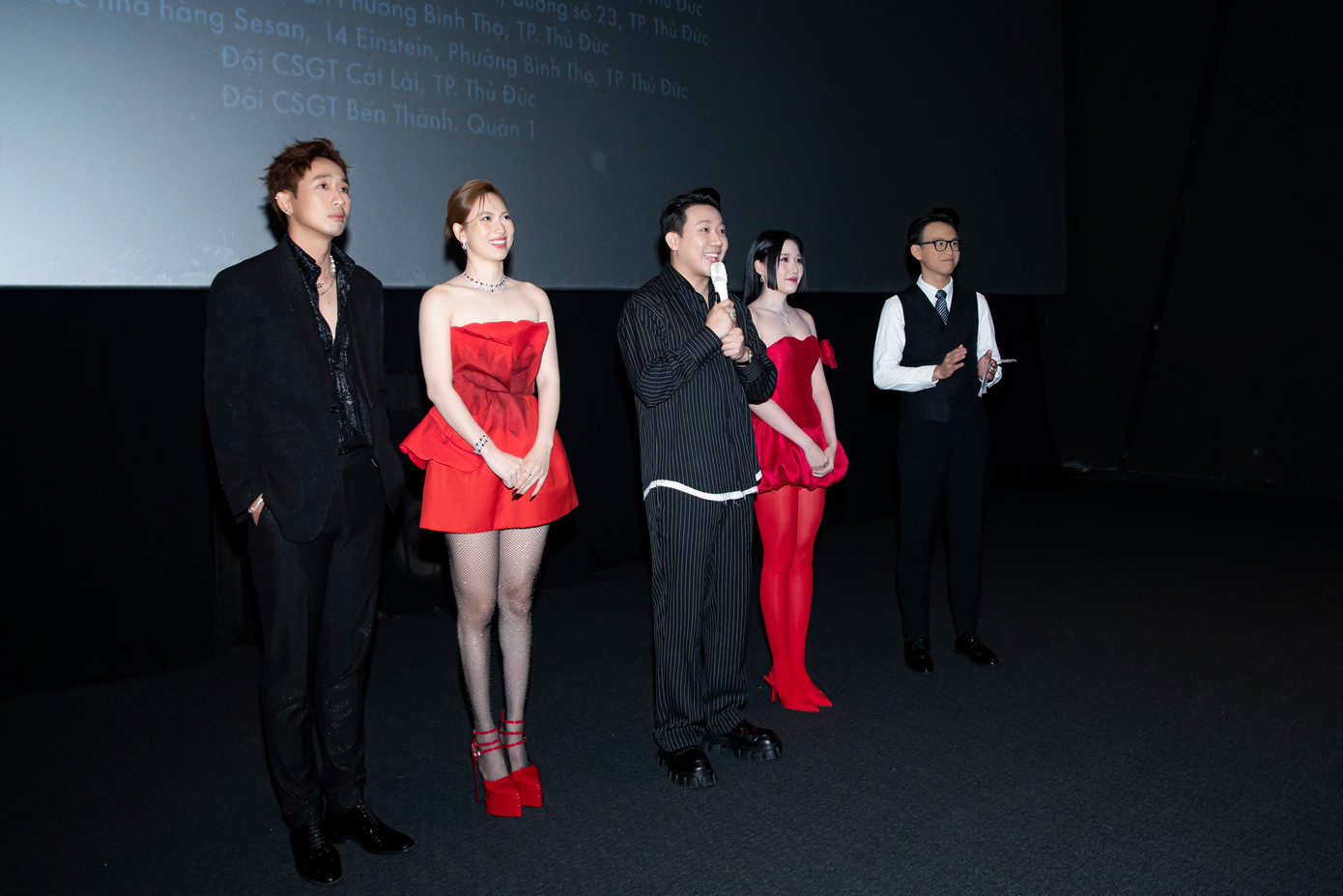 Dàn diễn viên chính Tuấn Trần, Phương Anh Đào, Trấn Thành và Uyển Ân (từ trái sang) trong Mai. Dàn diễn viên chính Tuấn Trần, Phương Anh Đào, Trấn Thành và Uyển Ân (từ trái sang) trong Mai.