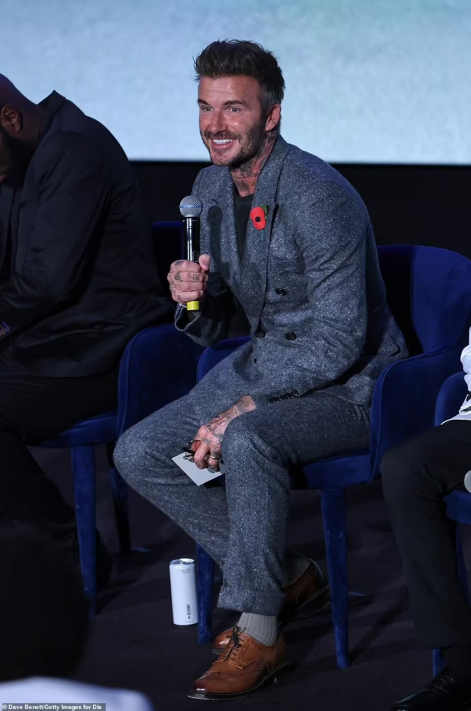 Beckham bảnh bao tại buổi họp báo.