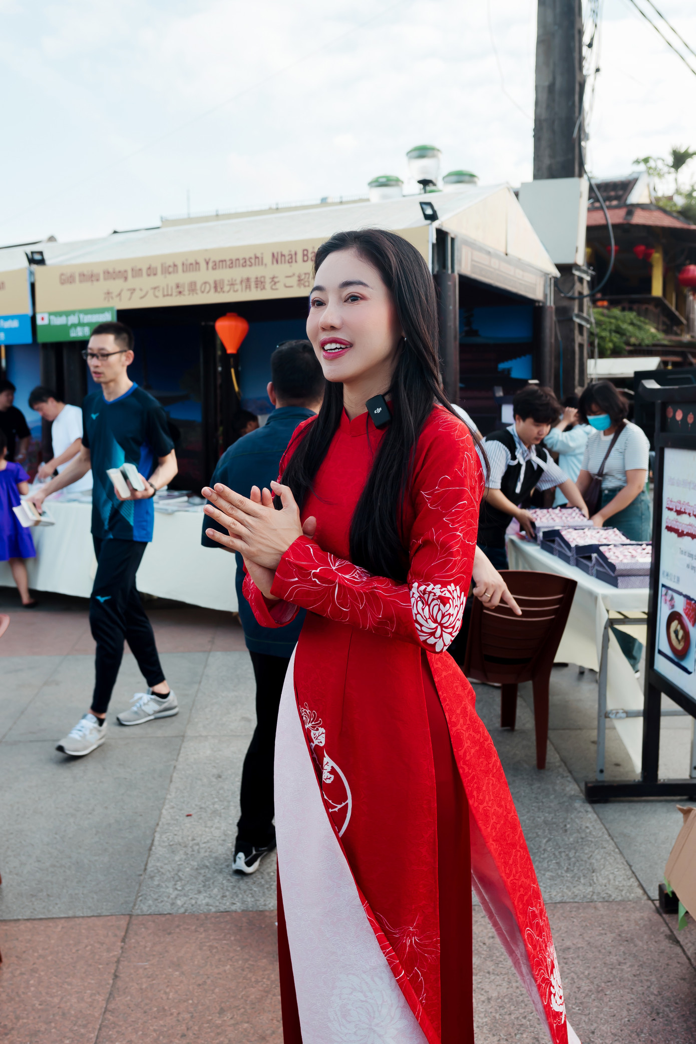 Đạo diễn Hoàng Nhật Nam, bà Phạm Kim Dung và Hoa hậu Thanh Thủy tại buổi giao lưu văn hóa.