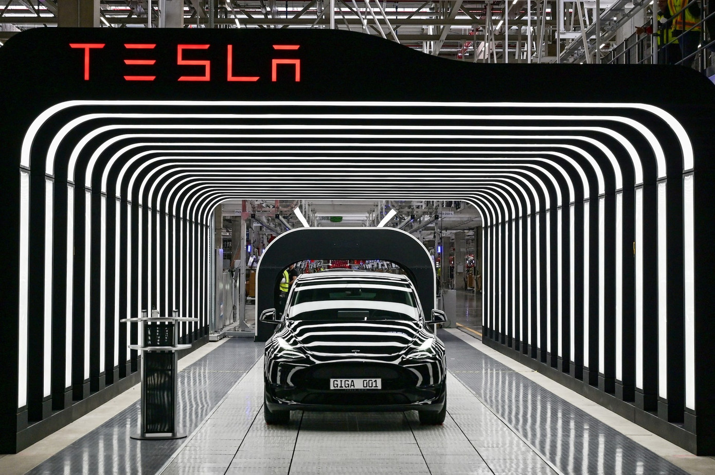 Hình ảnh trưng bày một trong những mẫu xe điện Tesla. Hình ảnh trưng bày một trong những mẫu xe điện Tesla.