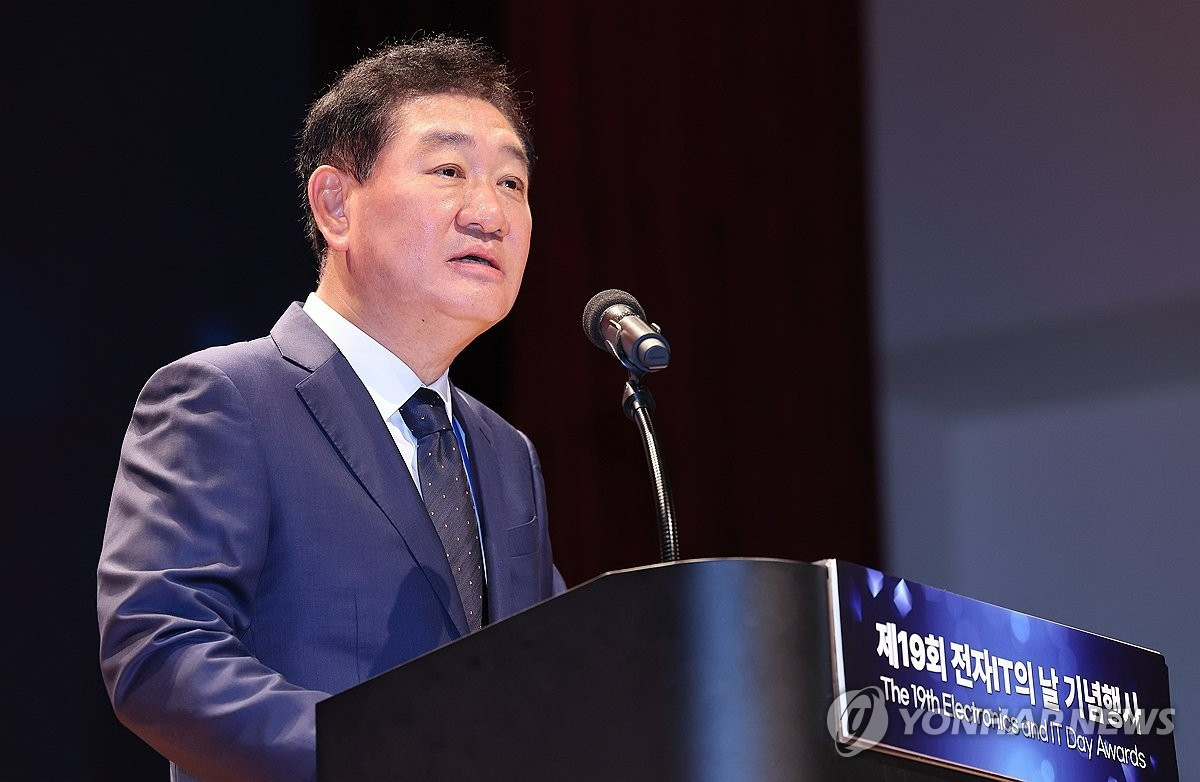 Samsung Electronics lâm vào thế khó khi một trong hai lãnh đạo cấp cao qua đời.