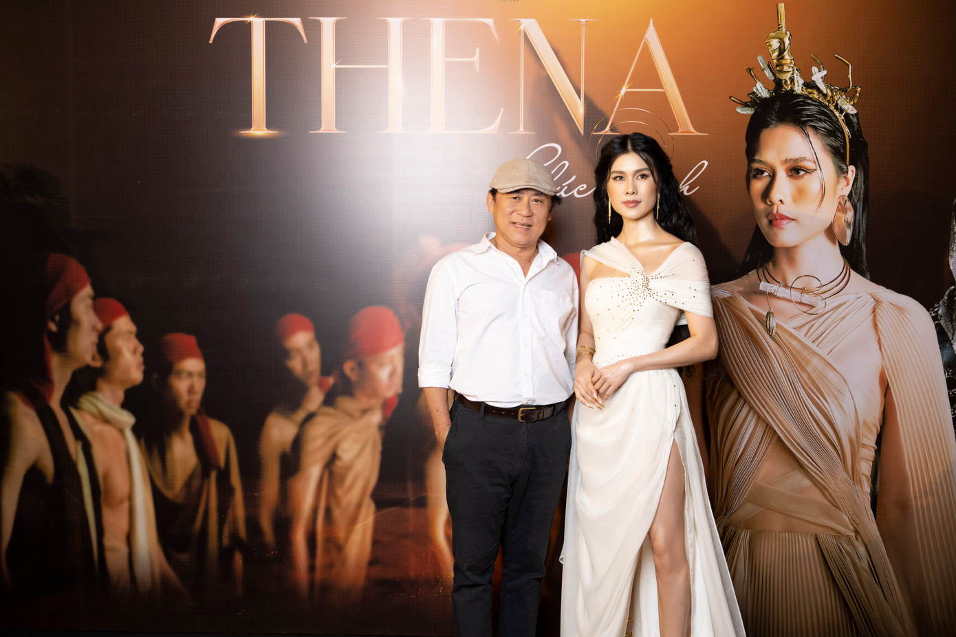 NSND Tạ Minh Tâm đến ủng hộ học trò tại họp báo Thena. NSND Tạ Minh Tâm đến ủng hộ học trò tại họp báo Thena.