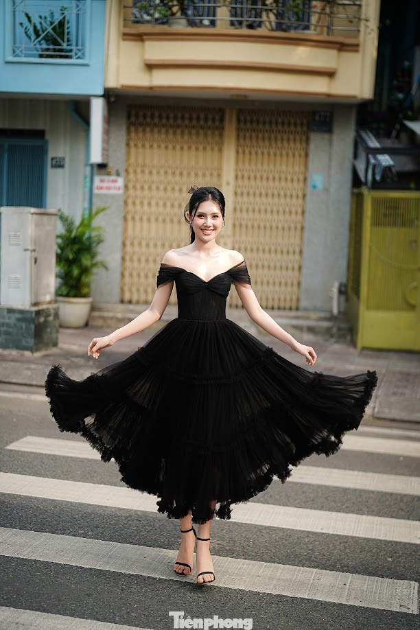 Sau ba tháng đồng hành, Thùy Nhiên nói cô có nhiều nền tảng để phát triển. &quot;Tôi có nền tảng văn hóa sau khi tham gia Hoa hậu Việt Nam. Việc đi qua các nền văn hóa giúp tôi sâu sắc hơn, giúp tôi trang bị nhiều kiến thức để chuẩn bị cho hành trình tương lai&quot;, Thùy Nhiên chia sẻ.