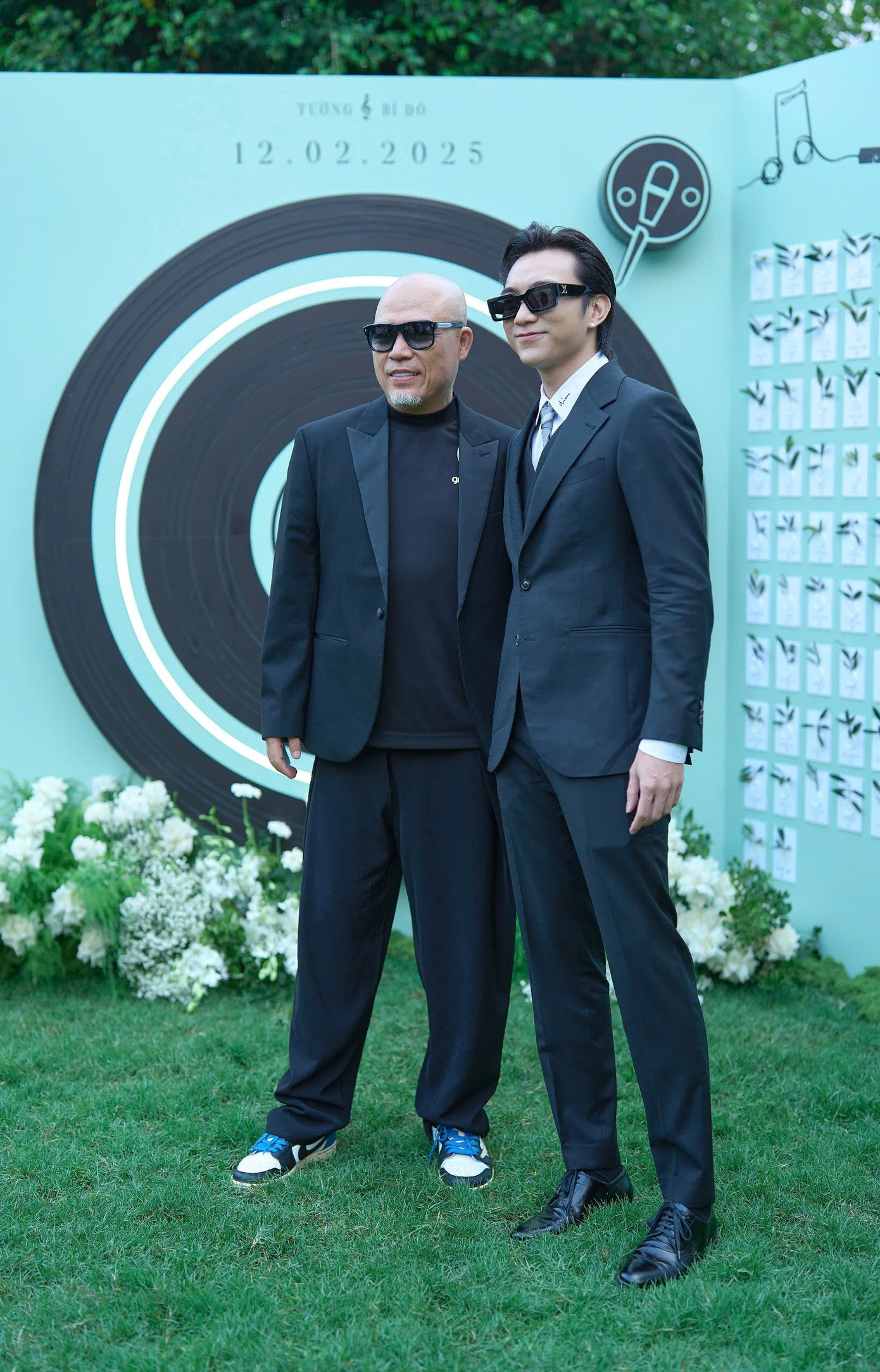 Nhạc sĩ Huy Tuấn và Soobin Hoàng Sơn ton-sur-ton trước khi bước vào lễ thành đôi của giọng ca Từng là.