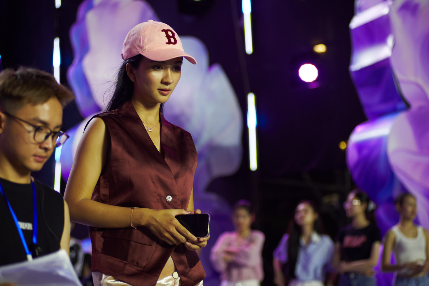 Ngoài dàn hoa hậu, á hậu, nam vương, nhiều gương mặt nổi tiếng trong lĩnh vực điện ảnh như NSƯT Phi Điểu, NSƯT Kim Tuyến (ảnh), diễn viên Băng Di... cũng góp mặt trong vai trò đại sứ áo dài tại Lễ hội Áo dài TPHCM lần thứ 11.