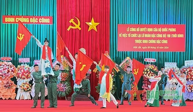 Văn nghệ chào mừng Lễ công bố Quyết định về việc tổ chức lại Lữ đoàn Đặc công bộ 198.