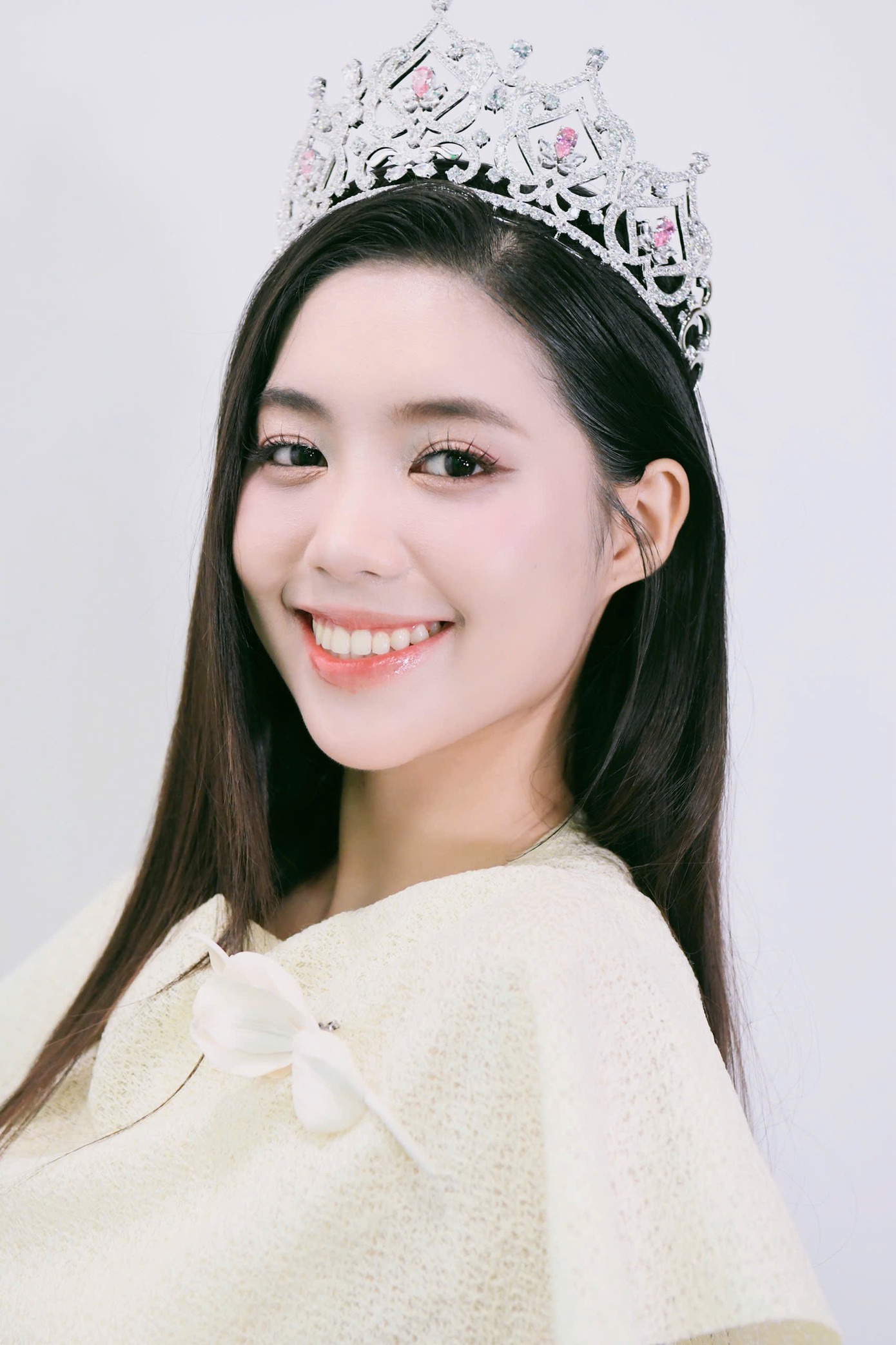 Sau buổi phỏng vấn sớm lúc 8h, Top 3 có mặt tại trụ sở của Hoàng Thành Media lúc 10h30, sau đó di chuyển đến địa điểm họp báo ra mắt truyền thông tại Hà Nội lúc 14h. Sau buổi họp báo, Hoa hậu Trúc Linh cùng Á hậu Châu Anh, Á hậu Vân Nhi về lại báo Tiền Phong lúc 17h, chuẩn bị cho chương trình giao lưu cùng cán bộ, nhân viên của báo Tiền Phong.